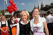 Karin Stoiber mit Schwiegertochter Melanie (©Foto. Martin Schmitz)